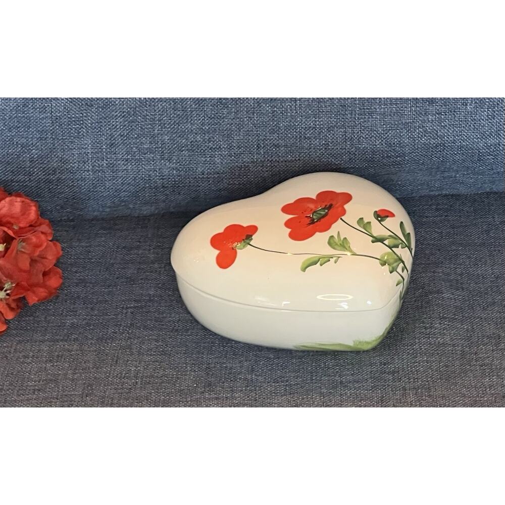 Vintage Ceramic Heart Trinket Box Jewelry Red Poppy flowers. Made in‎ Italy Love
